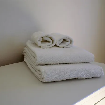 Amazing View With Balcony And Free Parking *