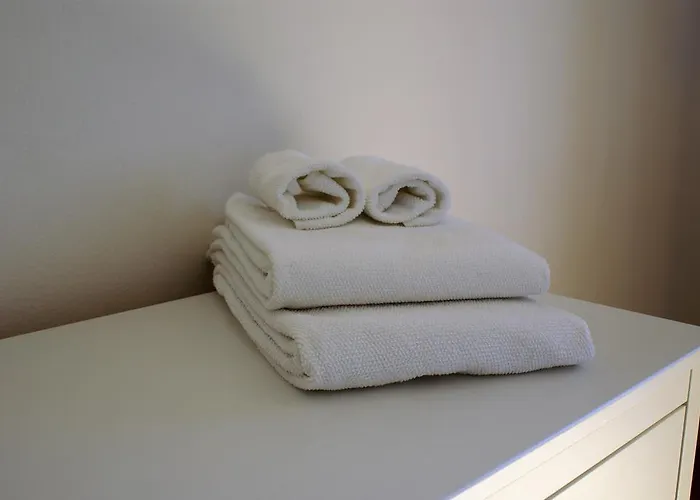 Amazing View With Balcony And Free Parking *