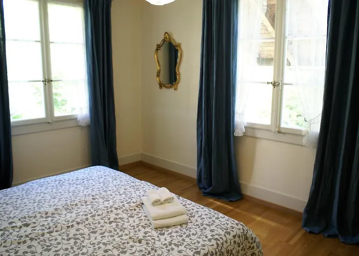 Amazing View With Balcony And Free Parking *